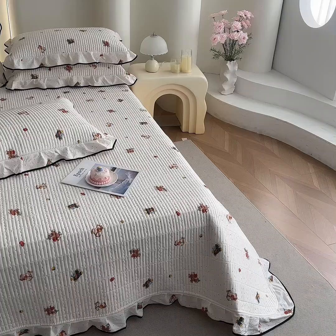 91家纺网 家纺一手货源 找家纺 幸嘉轩 2026新款双层纱花边床盖单件加厚夹棉云感皱皱纱花边款床单三件套 吉祥小马