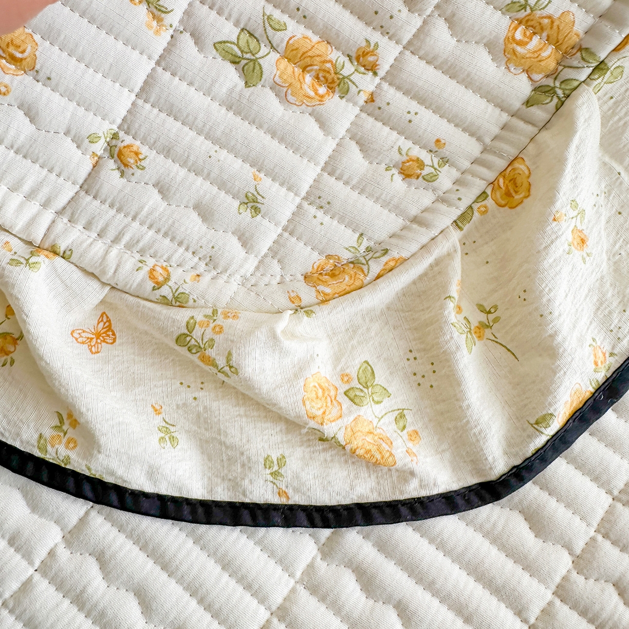 91家纺网 家纺一手货源 找家纺 幸嘉轩 2026新款双层纱花边床盖单件加厚夹棉云感皱皱纱花边款床单三件套 半岛花园