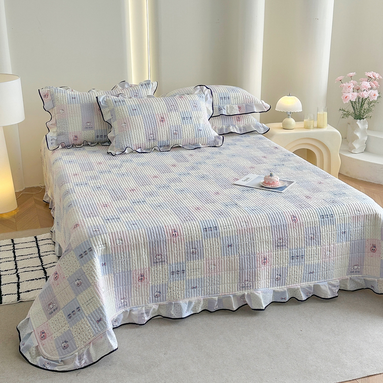 91家纺网 家纺一手货源 找家纺 幸嘉轩 2026新款双层纱花边床盖单件加厚夹棉云感皱皱纱花边款床单三件套 蓝布布