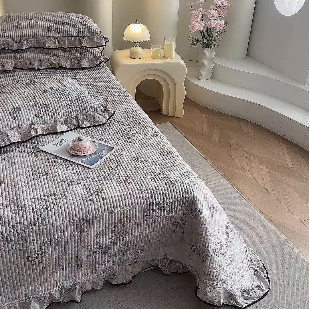 91家纺网 家纺一手货源 找家纺 幸嘉轩 2026新款双层纱花边床盖单件加厚夹棉云感皱皱纱花边款床单三件套 花姿-豆沙