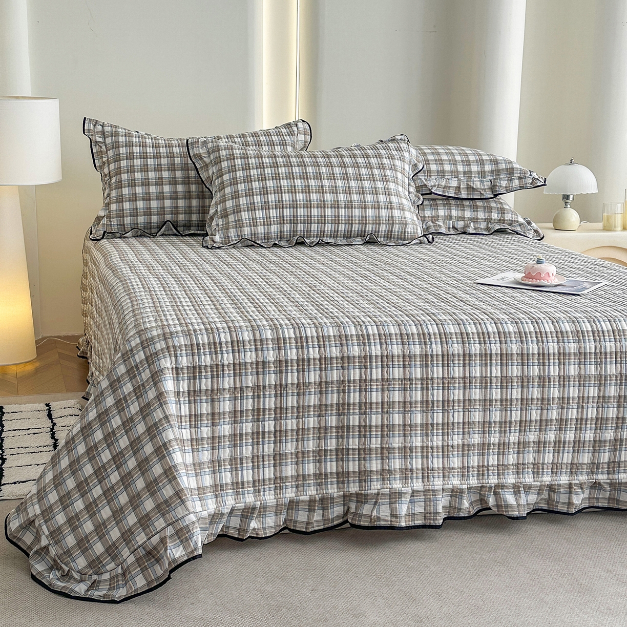 91家纺网 家纺一手货源 找家纺 幸嘉轩 2026新款双层纱花边床盖单件加厚夹棉云感皱皱纱花边款床单三件套 北野