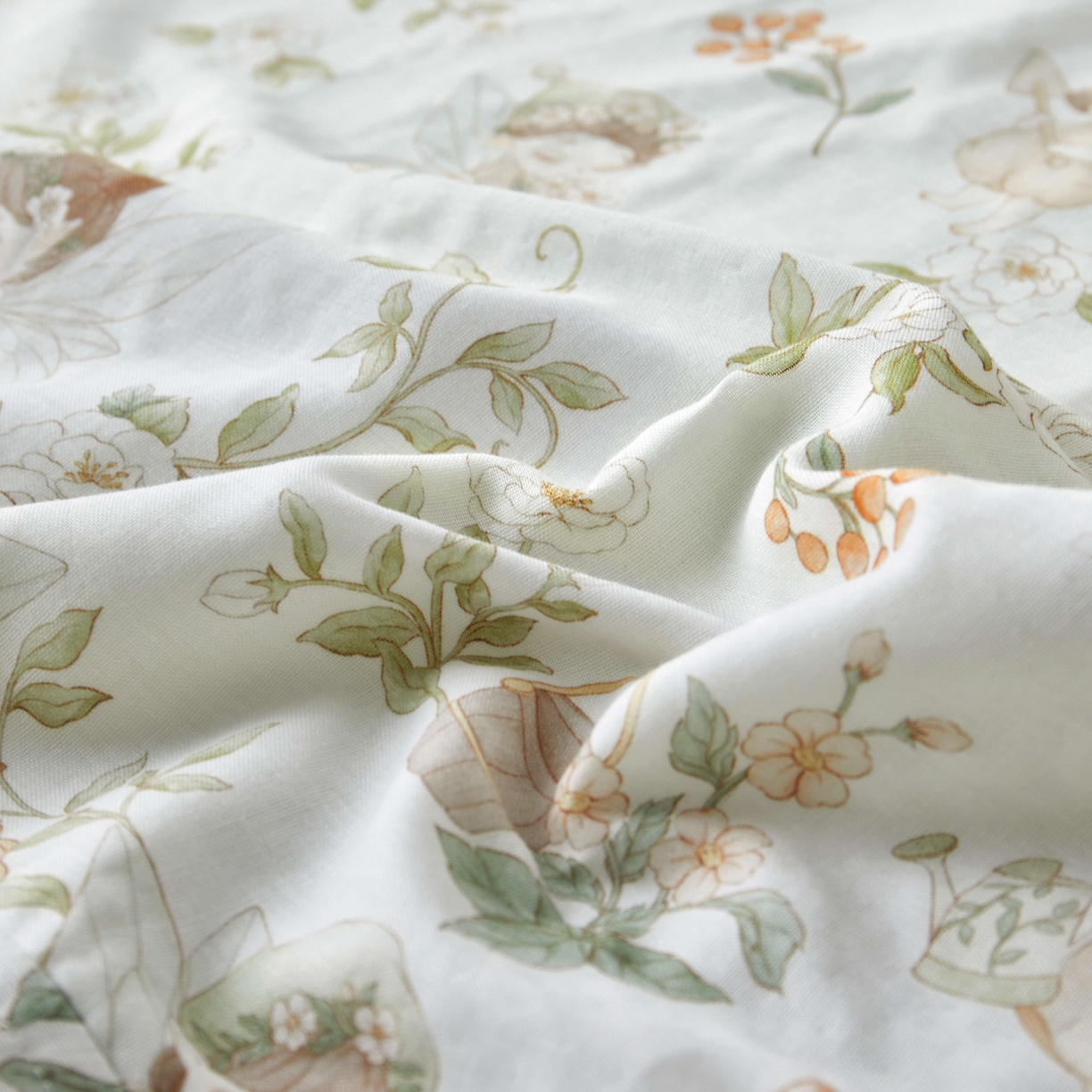 91家纺网 家纺一手货源 找家纺 荷马之梦 2026新款全棉纯棉纱布印花小版盖毯山茶蚕丝儿童拥抱防踢夏被-拥抱森林 茶园梦境