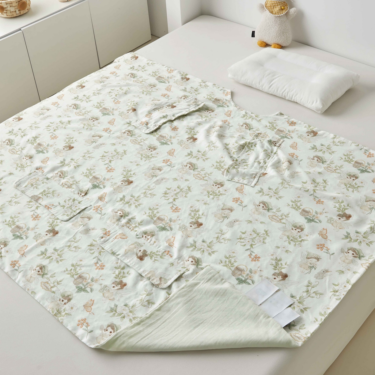 91家纺网 家纺一手货源 找家纺 荷马之梦 2026新款全棉纯棉纱布印花小版盖毯山茶蚕丝儿童拥抱防踢夏被-拥抱森林 茶园梦境