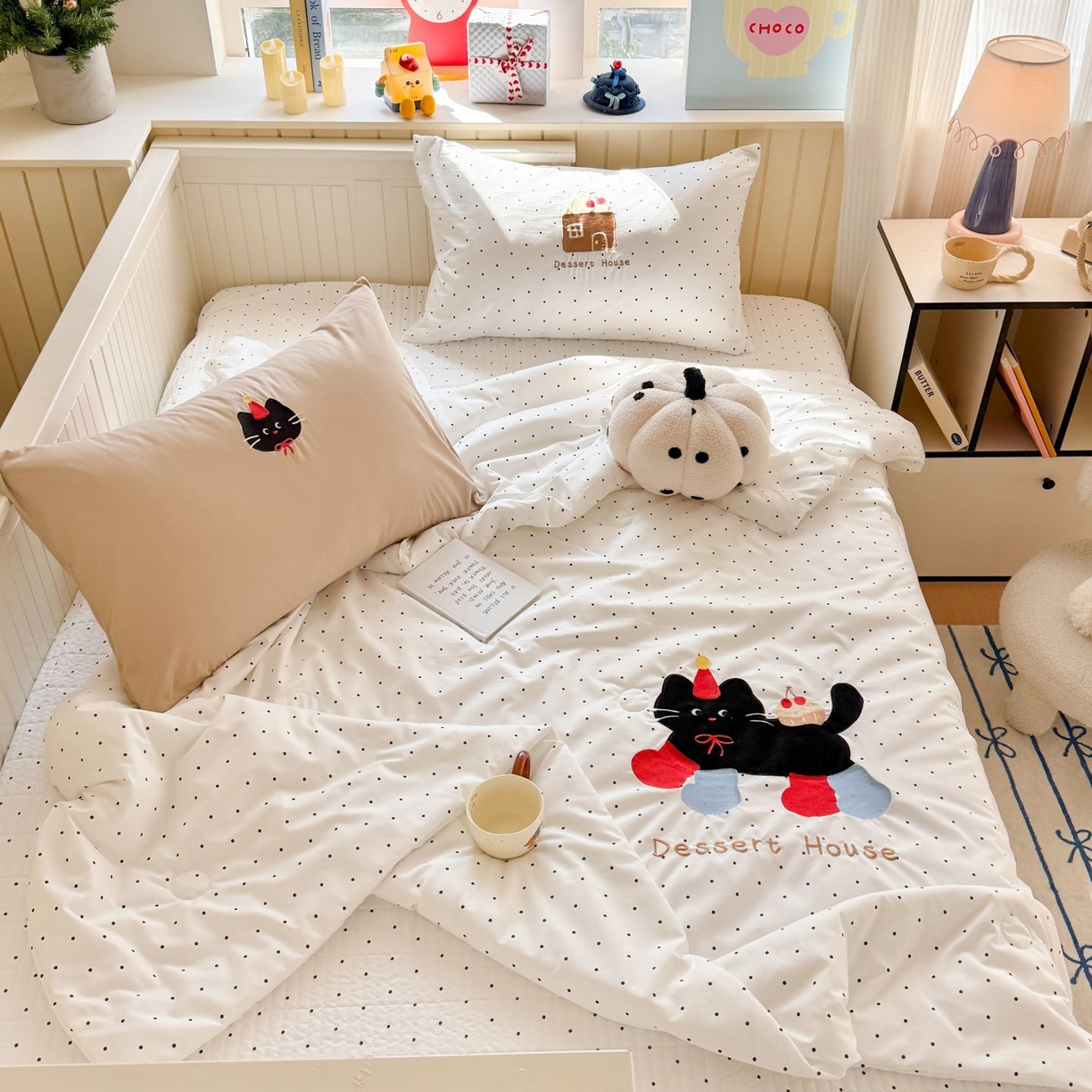 91家纺网 家纺一手货源 找家纺 吾欢心 2026新款贴布绣水洗棉床盖款夏被四件套 夏凉被空调被 搞怪猫咪