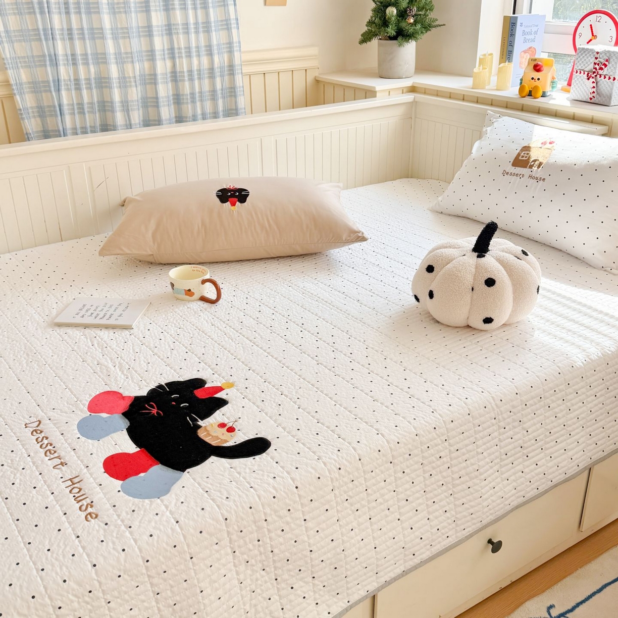 91家纺网 家纺一手货源 找家纺 吾欢心 2026新款贴布绣水洗棉床盖款夏被四件套 夏凉被空调被 搞怪猫咪