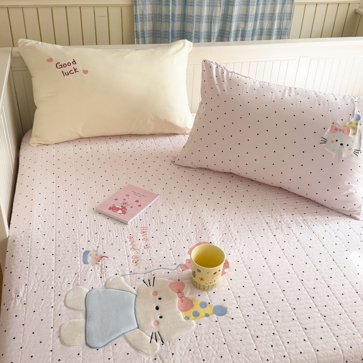 91家纺网 家纺一手货源 找家纺 吾欢心 2026新款贴布绣水洗棉床盖款夏被四件套 夏凉被空调被 气球猫咪