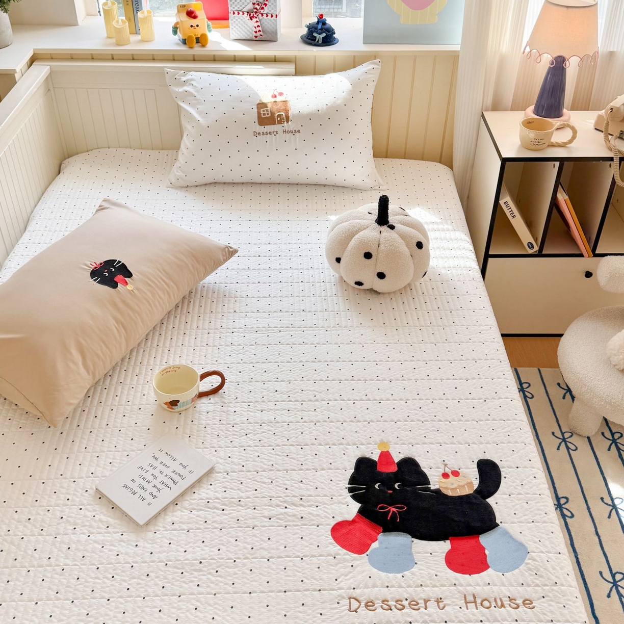 91家纺网 家纺一手货源 找家纺 吾欢心 2026新款贴布绣水洗棉床盖款夏被四件套 夏凉被空调被 搞怪猫咪