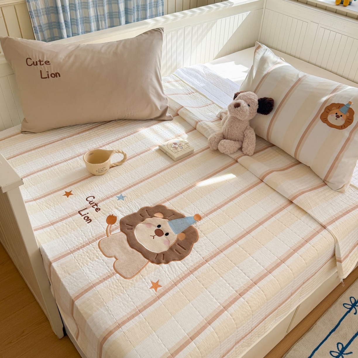 91家纺网 家纺一手货源 找家纺 吾欢心 2026新款贴布绣水洗棉床盖款夏被四件套 夏凉被空调被 小狮子