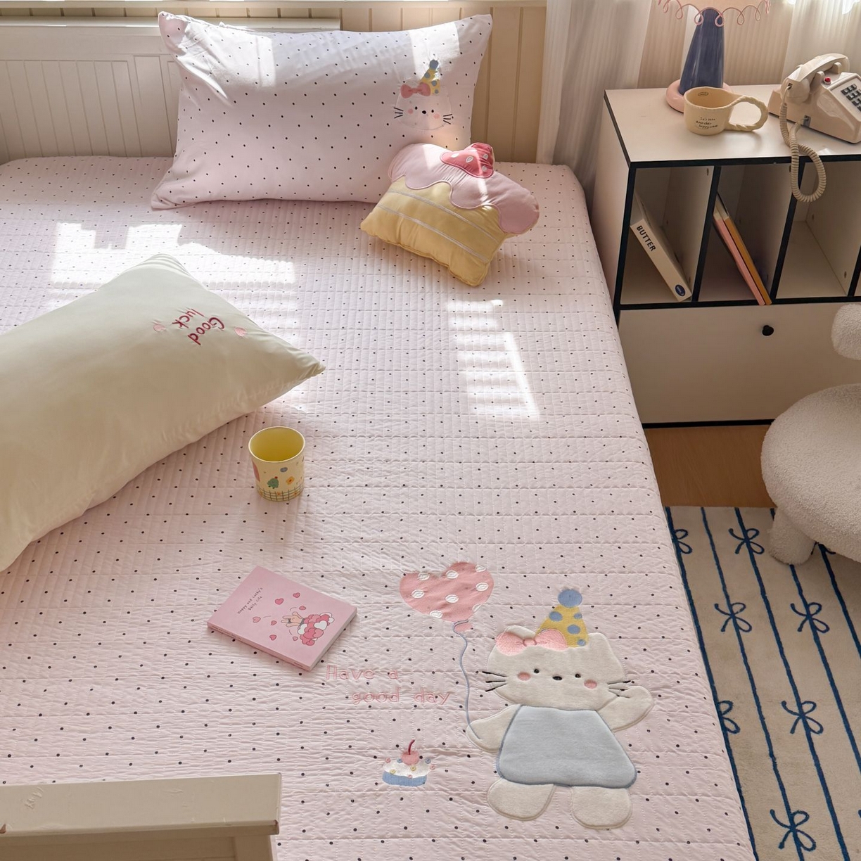91家纺网 家纺一手货源 找家纺 吾欢心 2026新款贴布绣水洗棉床盖款夏被四件套 夏凉被空调被 气球猫咪