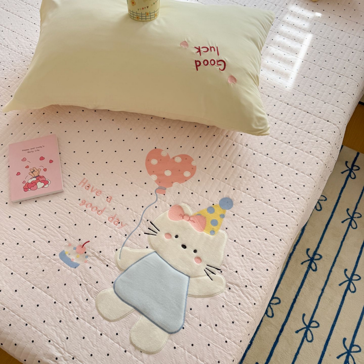 91家纺网 家纺一手货源 找家纺 吾欢心 2026新款贴布绣水洗棉床盖款夏被四件套 夏凉被空调被 气球猫咪