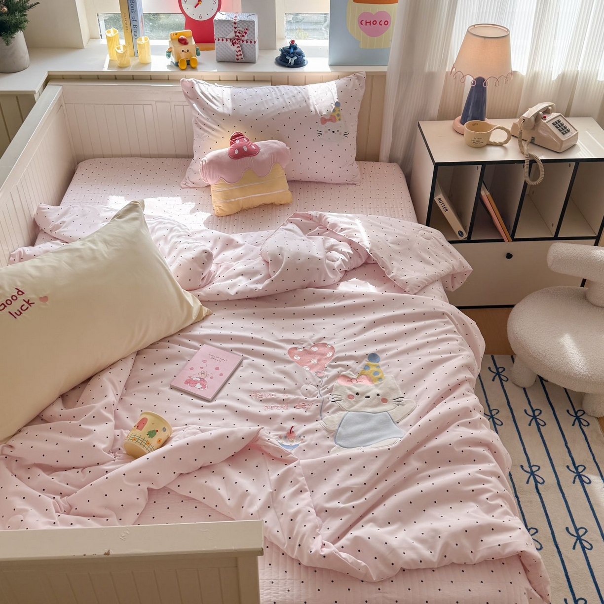 91家纺网 家纺一手货源 找家纺 吾欢心 2026新款贴布绣水洗棉床盖款夏被四件套 夏凉被空调被 气球猫咪