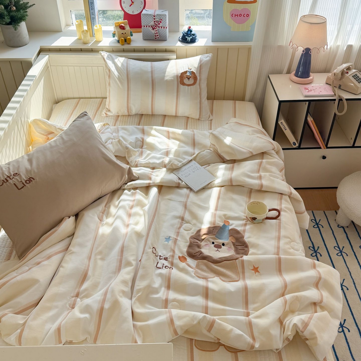 91家纺网 家纺一手货源 找家纺 吾欢心 2026新款贴布绣水洗棉床盖款夏被四件套 夏凉被空调被 小狮子