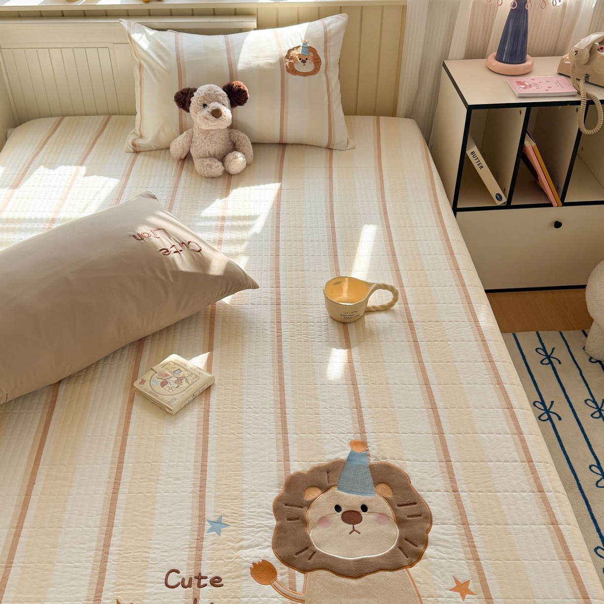 91家纺网 家纺一手货源 找家纺 吾欢心 2026新款贴布绣水洗棉床盖款夏被四件套 夏凉被空调被 小狮子