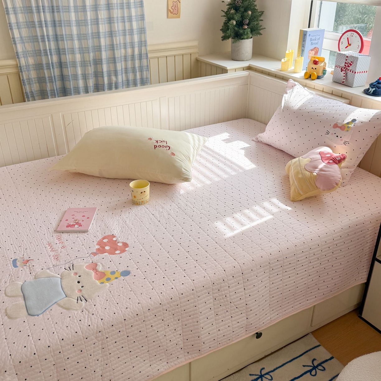 91家纺网 家纺一手货源 找家纺 吾欢心 2026新款贴布绣水洗棉床盖款夏被四件套 夏凉被空调被 气球猫咪