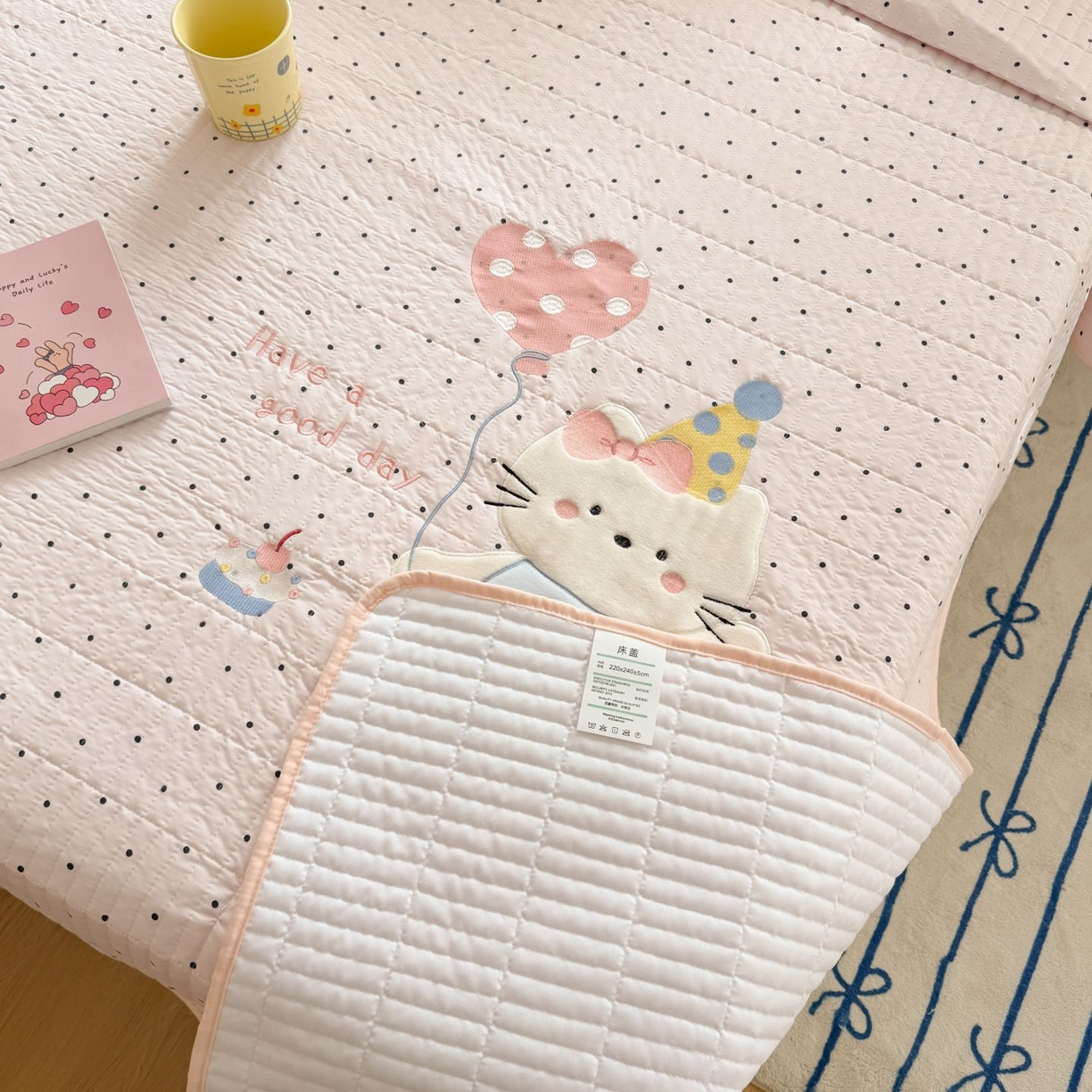 91家纺网 家纺一手货源 找家纺 吾欢心 2026新款贴布绣水洗棉床盖款夏被四件套 夏凉被空调被 气球猫咪