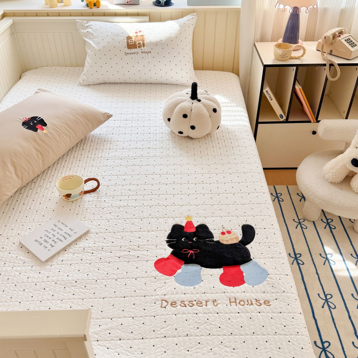 91家纺网 家纺一手货源 找家纺 吾欢心 2026新款贴布绣水洗棉床盖款夏被四件套 夏凉被空调被 搞怪猫咪