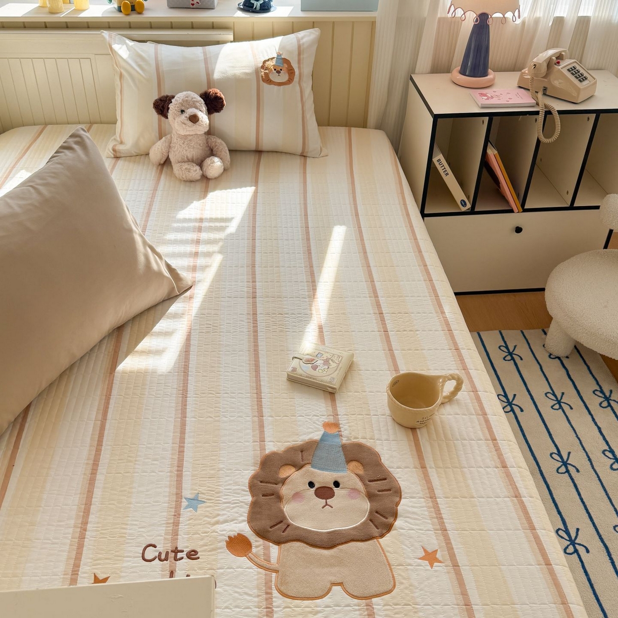 91家纺网 家纺一手货源 找家纺 吾欢心 2026新款贴布绣水洗棉床盖款夏被四件套 夏凉被空调被 小狮子