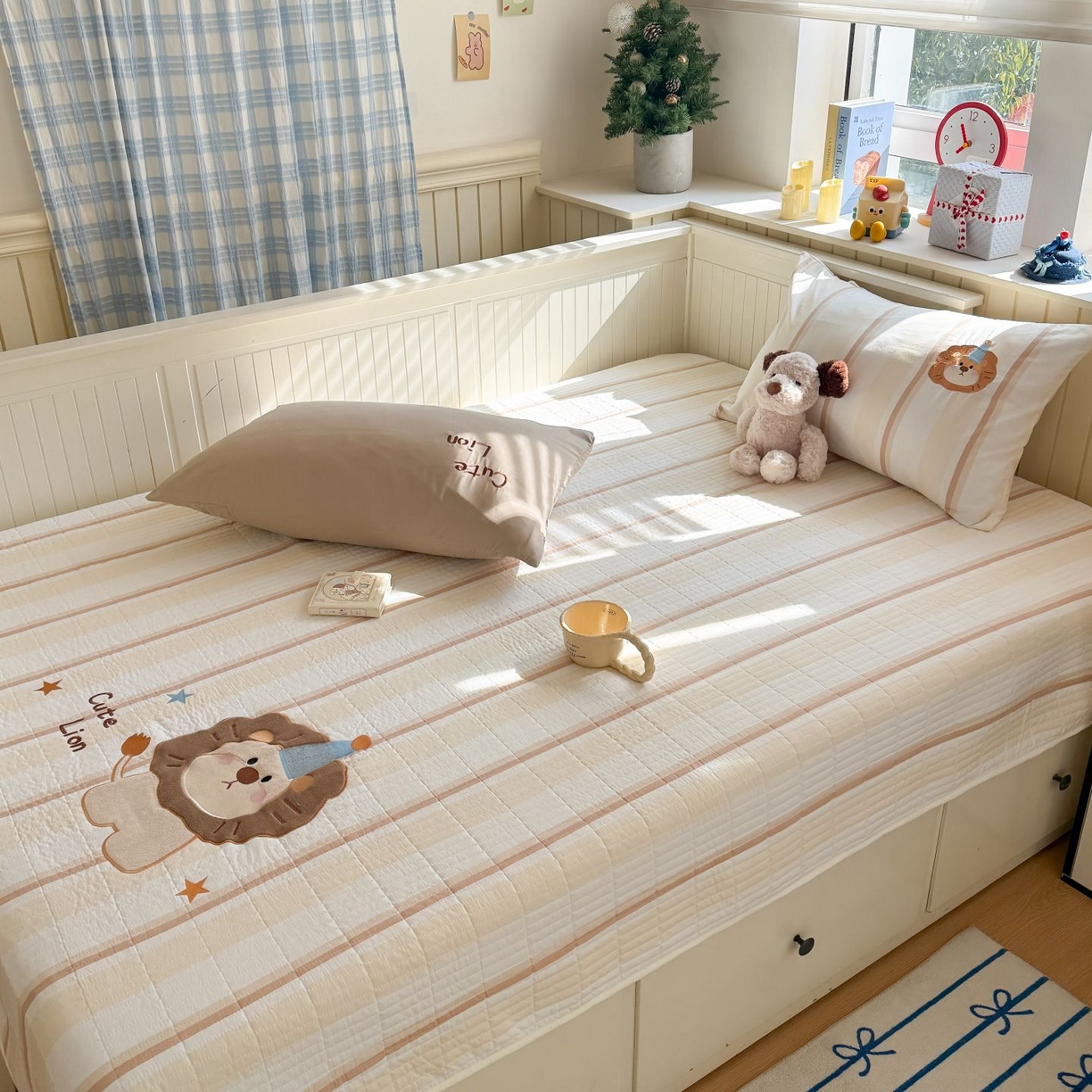 91家纺网 家纺一手货源 找家纺 吾欢心 2026新款贴布绣水洗棉床盖款夏被四件套 夏凉被空调被 小狮子