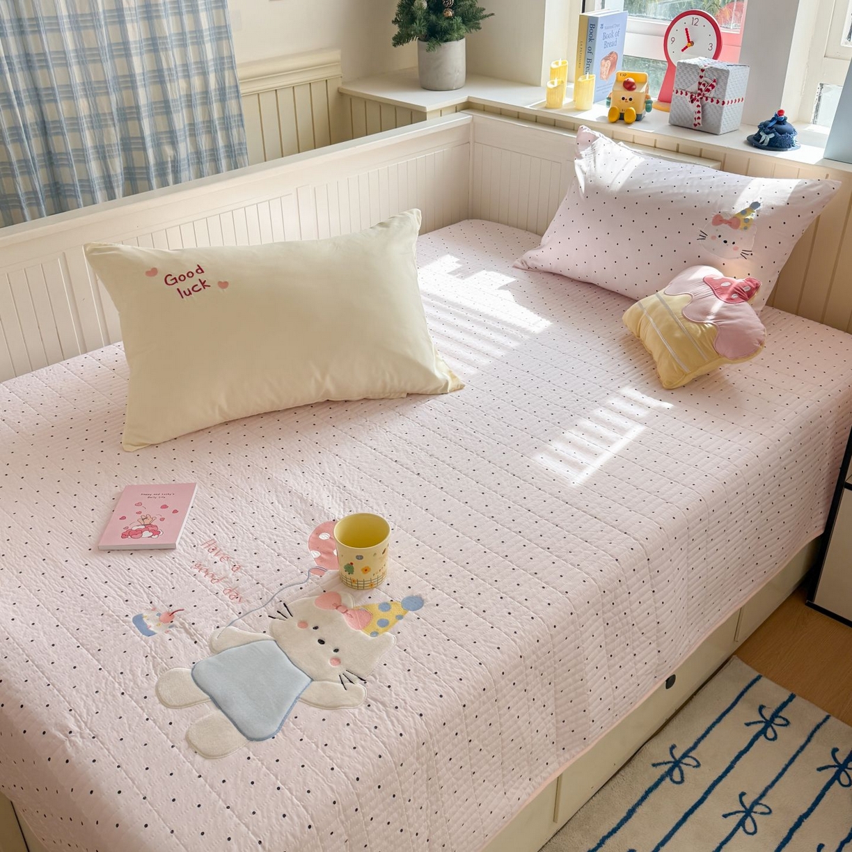 91家纺网 家纺一手货源 找家纺 吾欢心 2026新款贴布绣水洗棉床盖款夏被四件套 夏凉被空调被 气球猫咪