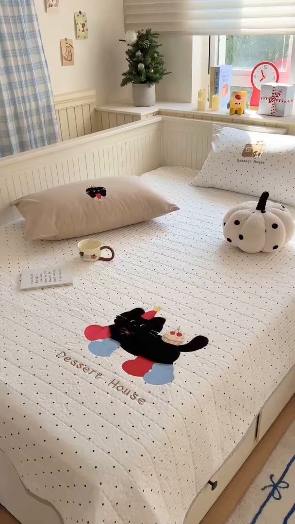 91家纺网 家纺一手货源 找家纺 吾欢心 2026新款贴布绣水洗棉床盖款夏被四件套 夏凉被空调被 搞怪猫咪