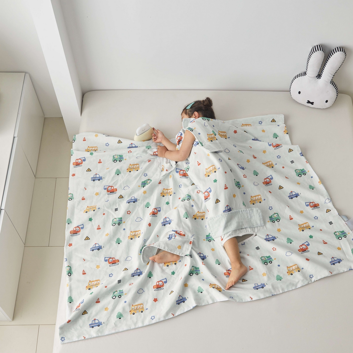 91家纺网 家纺一手货源 找家纺 荷马之梦 2026新款全棉纯棉纱布印花小版盖毯山茶蚕丝儿童拥抱防踢夏被-拥抱森林 滴滴汽车