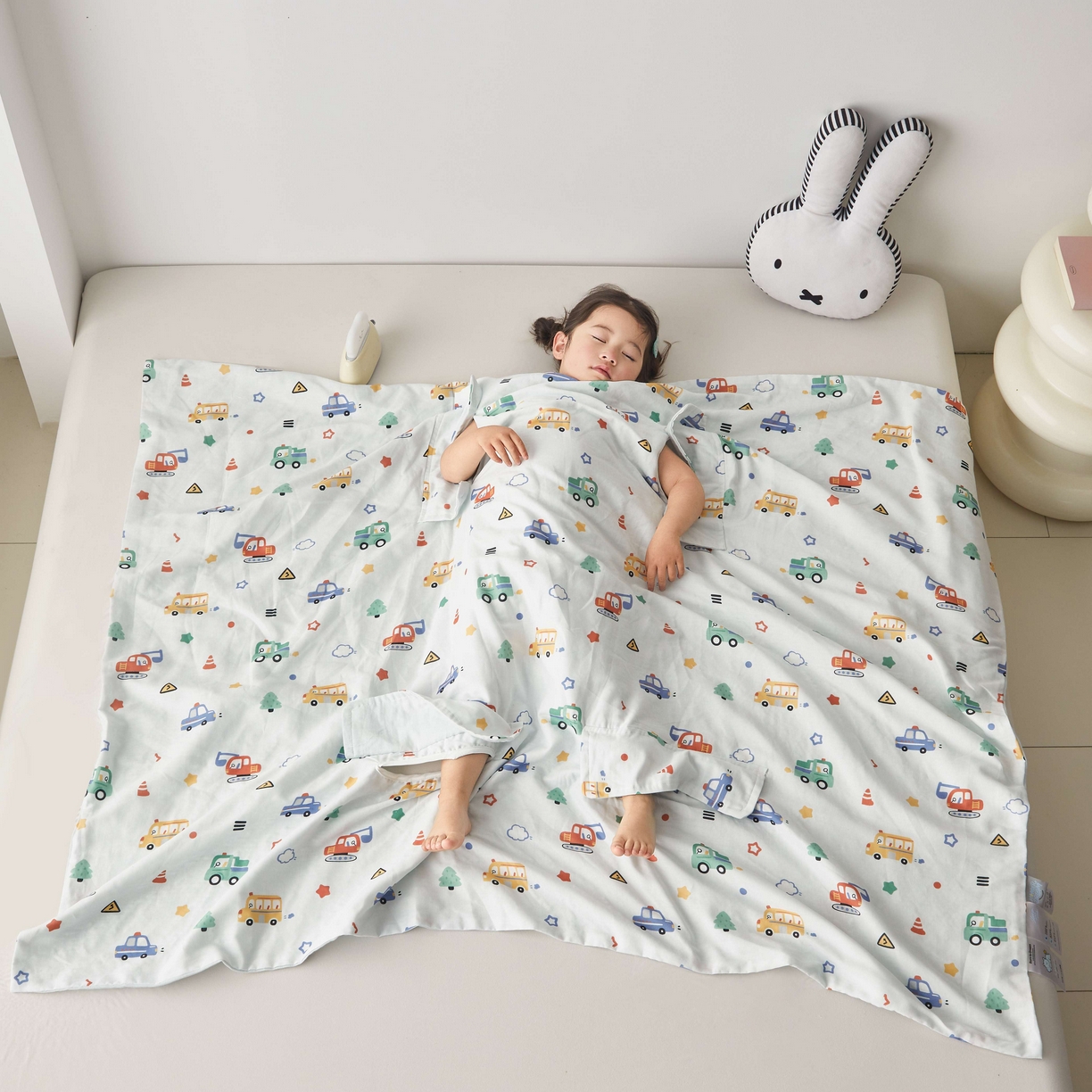 91家纺网 家纺一手货源 找家纺 荷马之梦 2026新款全棉纯棉纱布印花小版盖毯山茶蚕丝儿童拥抱防踢夏被-拥抱森林 滴滴汽车