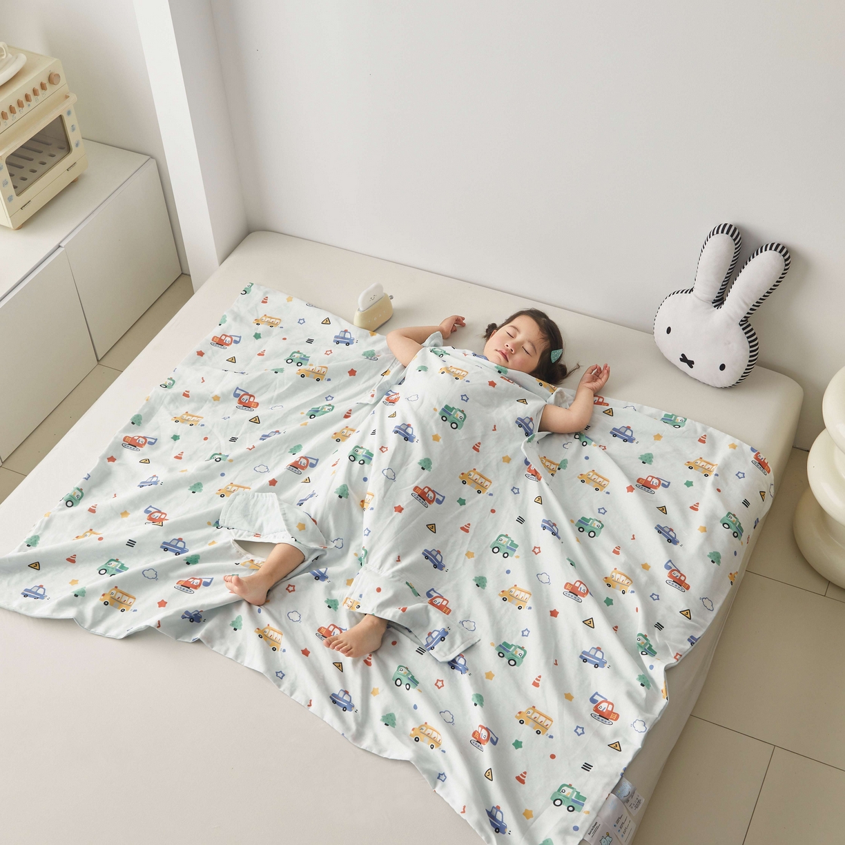 91家纺网 家纺一手货源 找家纺 荷马之梦 2026新款全棉纯棉纱布印花小版盖毯山茶蚕丝儿童拥抱防踢夏被-拥抱森林 滴滴汽车