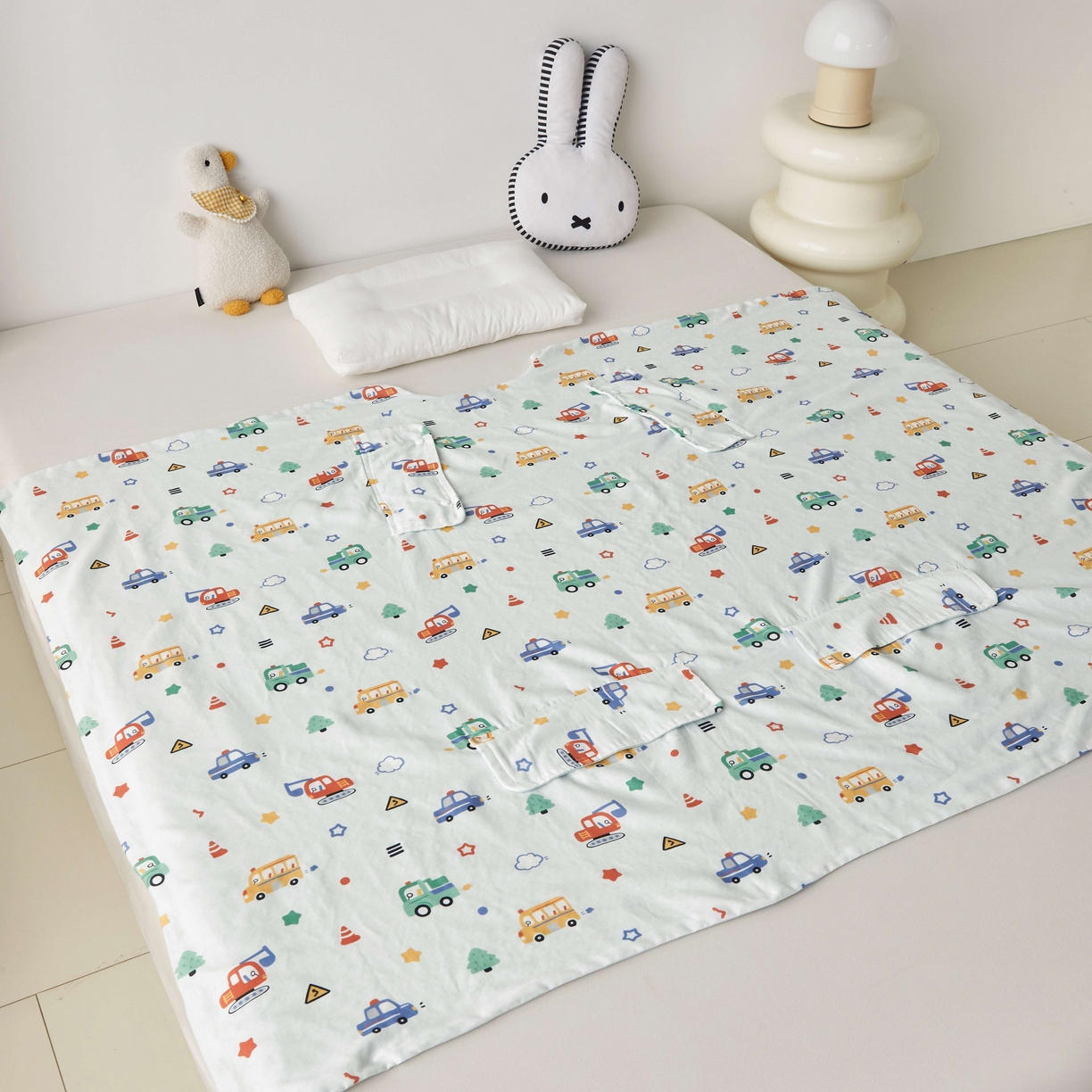 91家纺网 家纺一手货源 找家纺 荷马之梦 2026新款全棉纯棉纱布印花小版盖毯山茶蚕丝儿童拥抱防踢夏被-拥抱森林 滴滴汽车