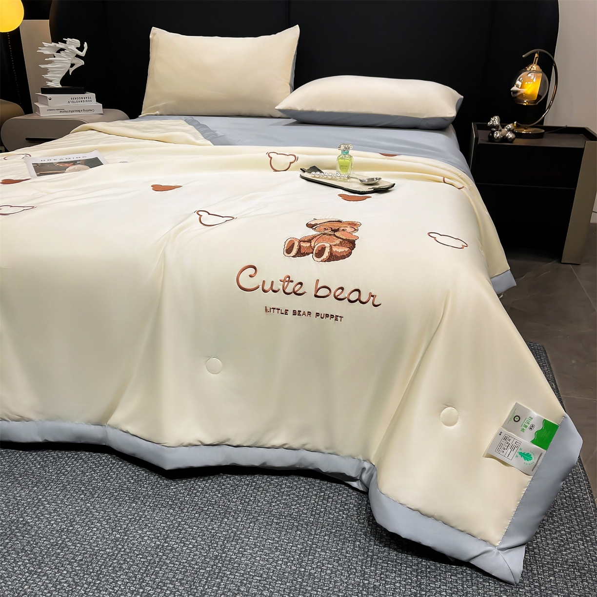 91家纺网 家纺一手货源 找家纺 梵蒂莎 2026新款满绣系列-水洗真丝空调被水洗冰丝夏被四件套夏凉被（需要买家秀，加微信） 可爱熊-白灰