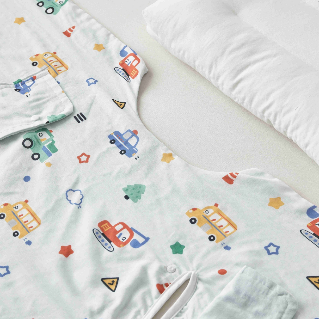 91家纺网 家纺一手货源 找家纺 荷马之梦 2026新款全棉纯棉纱布印花小版盖毯山茶蚕丝儿童拥抱防踢夏被-拥抱森林 滴滴汽车