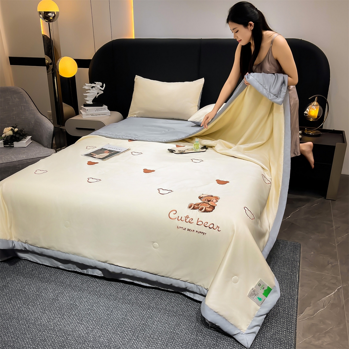 91家纺网 家纺一手货源 找家纺 梵蒂莎 2026新款满绣系列-水洗真丝空调被水洗冰丝夏被四件套夏凉被（需要买家秀，加微信） 可爱熊-白灰