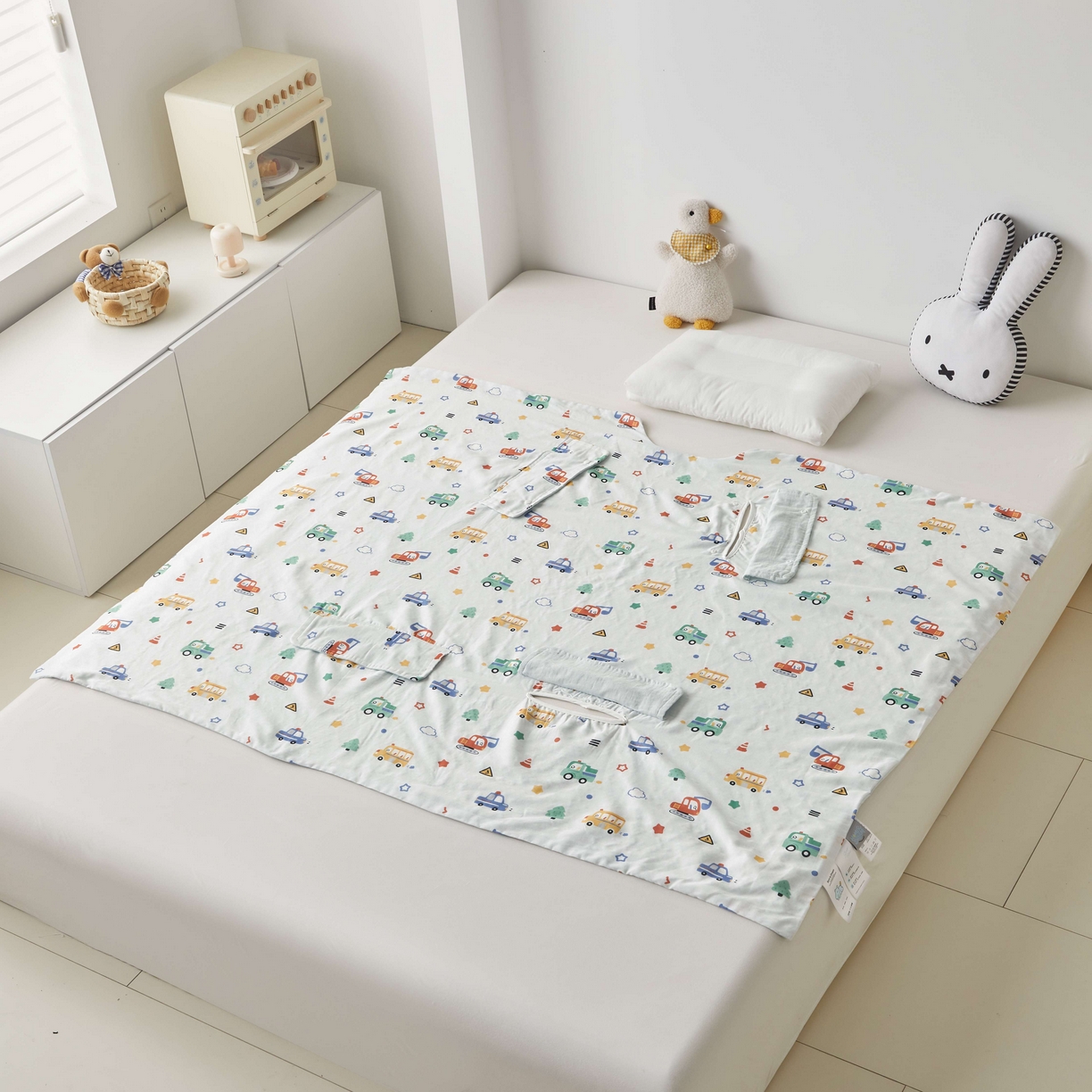 91家纺网 家纺一手货源 找家纺 荷马之梦 2026新款全棉纯棉纱布印花小版盖毯山茶蚕丝儿童拥抱防踢夏被-拥抱森林 滴滴汽车