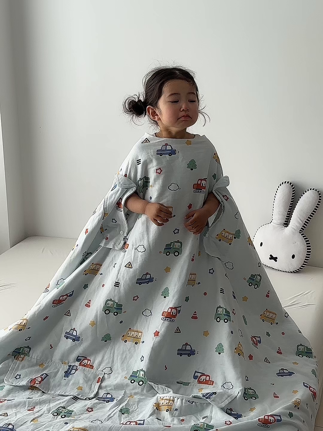 91家纺网 家纺一手货源 找家纺 荷马之梦 2026新款全棉纯棉纱布印花小版盖毯山茶蚕丝儿童拥抱防踢夏被-拥抱森林 滴滴汽车