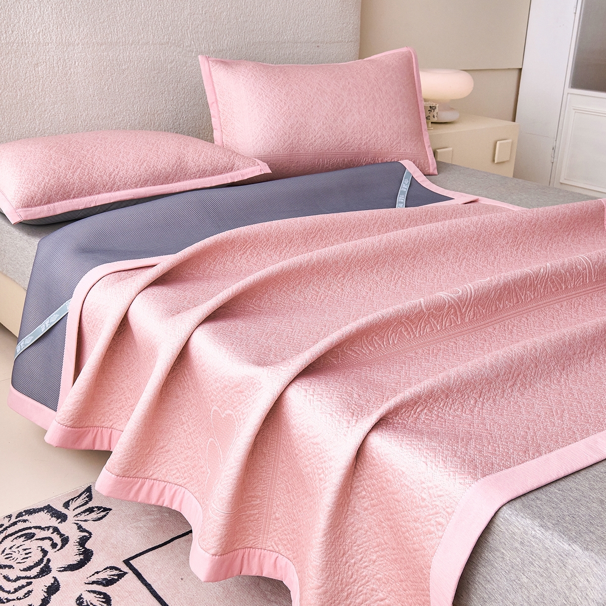 91家纺网 家纺一手货源 找家纺 （总）尚品凤凰 2026新款凉豆豆平铺款凉席--幸运草系列