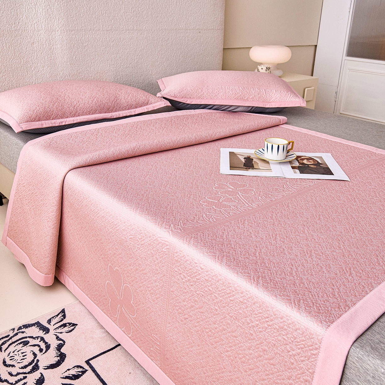 91家纺网 家纺一手货源 找家纺 （总）尚品凤凰 2026新款凉豆豆平铺款凉席--幸运草系列