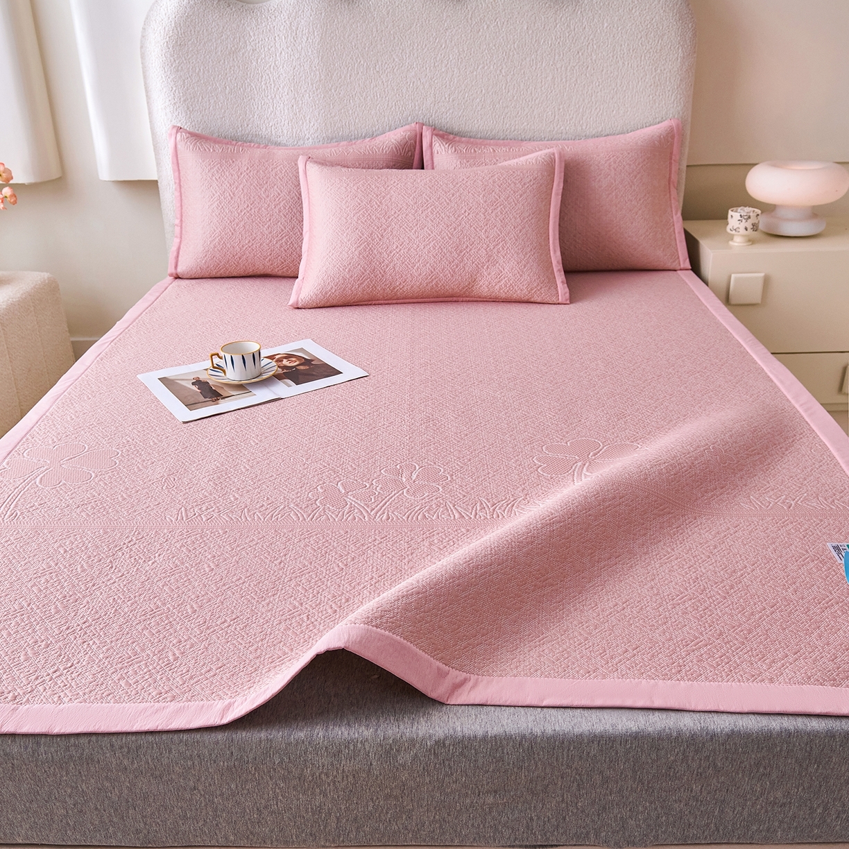 91家纺网 家纺一手货源 找家纺 （总）尚品凤凰 2026新款凉豆豆平铺款凉席--幸运草系列