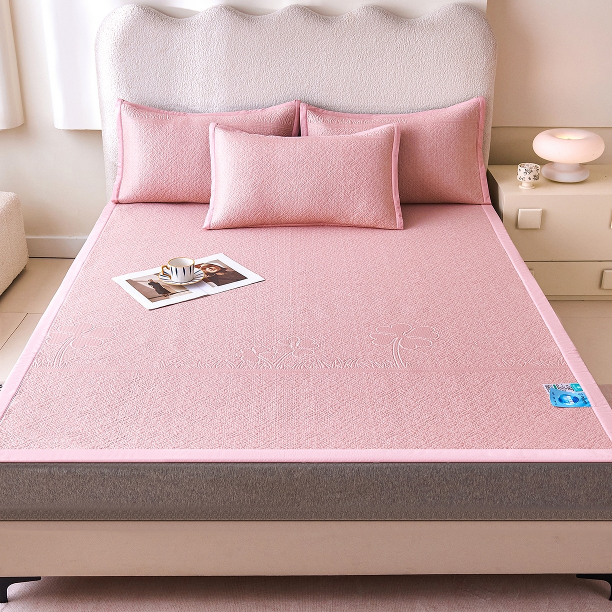 91家纺网 家纺一手货源 找家纺 （总）尚品凤凰 2026新款凉豆豆平铺款凉席--幸运草系列