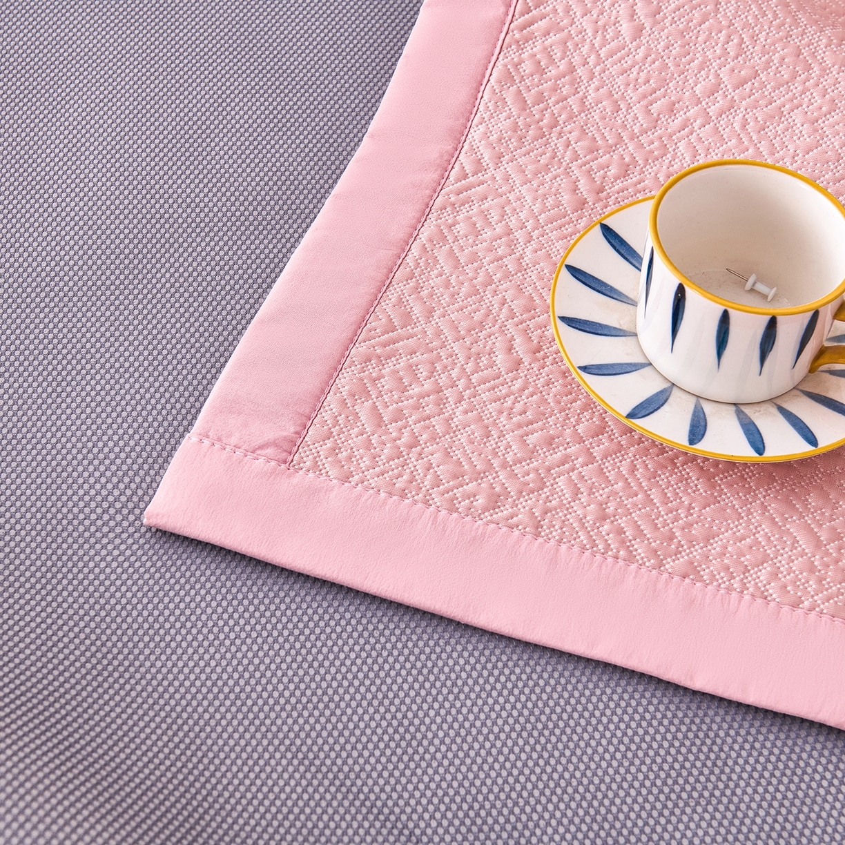 91家纺网 家纺一手货源 找家纺 （总）尚品凤凰 2026新款凉豆豆平铺款凉席--幸运草系列