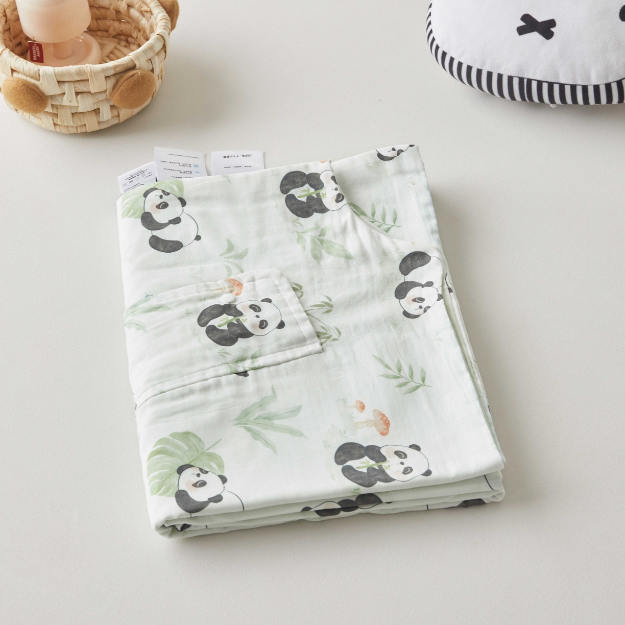 荷马之梦 2026新款全棉纯棉纱布印花小版盖毯山茶蚕丝儿童拥抱防踢夏被-拥抱森林 萌趣熊猫