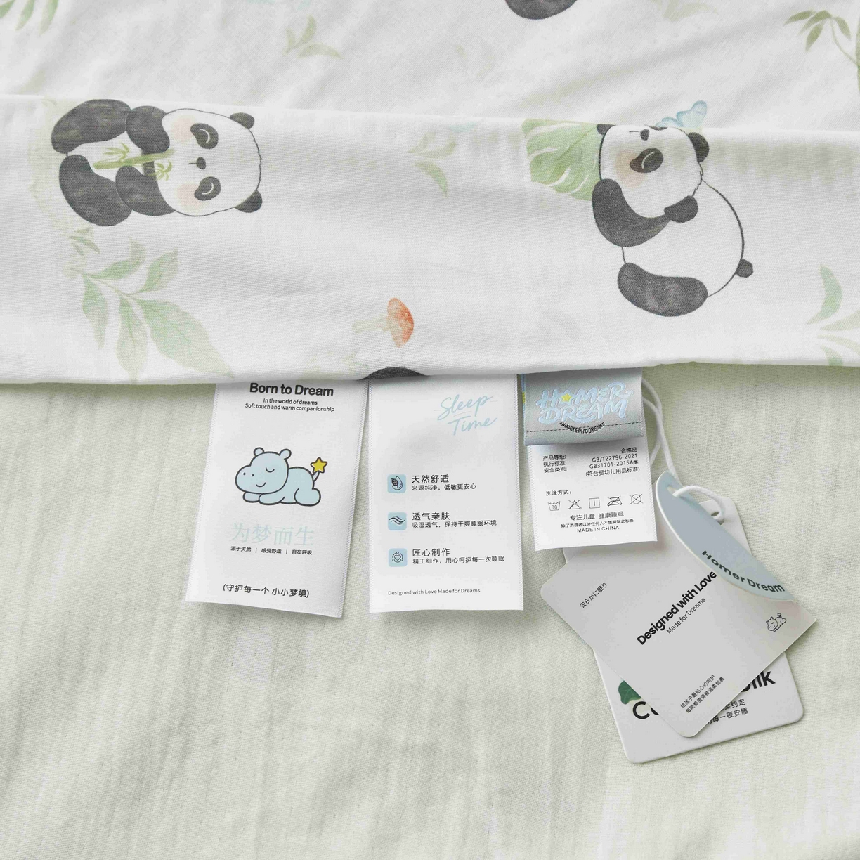 91家纺网 家纺一手货源 找家纺 荷马之梦 2026新款全棉纯棉纱布印花小版盖毯山茶蚕丝儿童拥抱防踢夏被-拥抱森林 萌趣熊猫