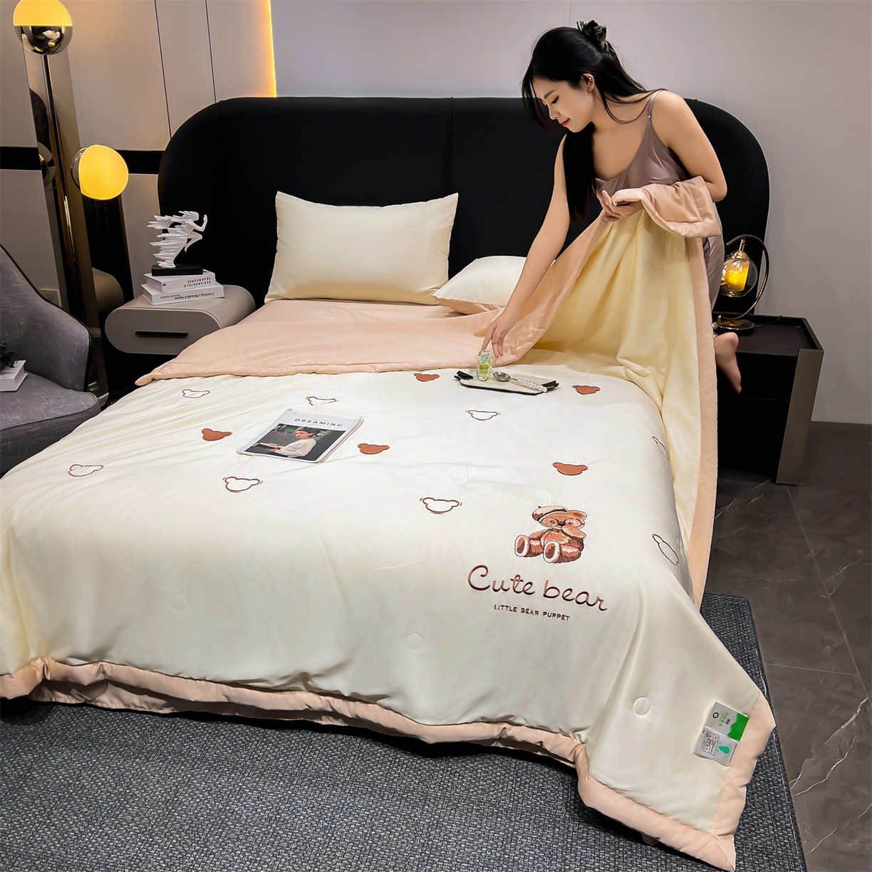 91家纺网 家纺一手货源 找家纺 梵蒂莎 2026新款满绣系列-水洗真丝空调被水洗冰丝夏被四件套夏凉被（需要买家秀，加微信） 可爱熊-白香槟