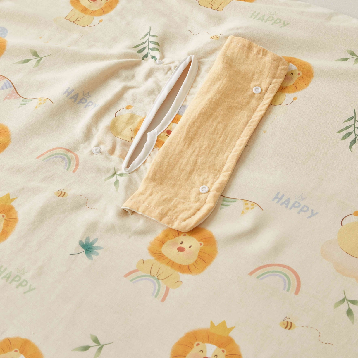 91家纺网 家纺一手货源 找家纺 荷马之梦 2026新款全棉纯棉纱布印花小版盖毯山茶蚕丝儿童拥抱防踢夏被-拥抱森林 萌狮派对