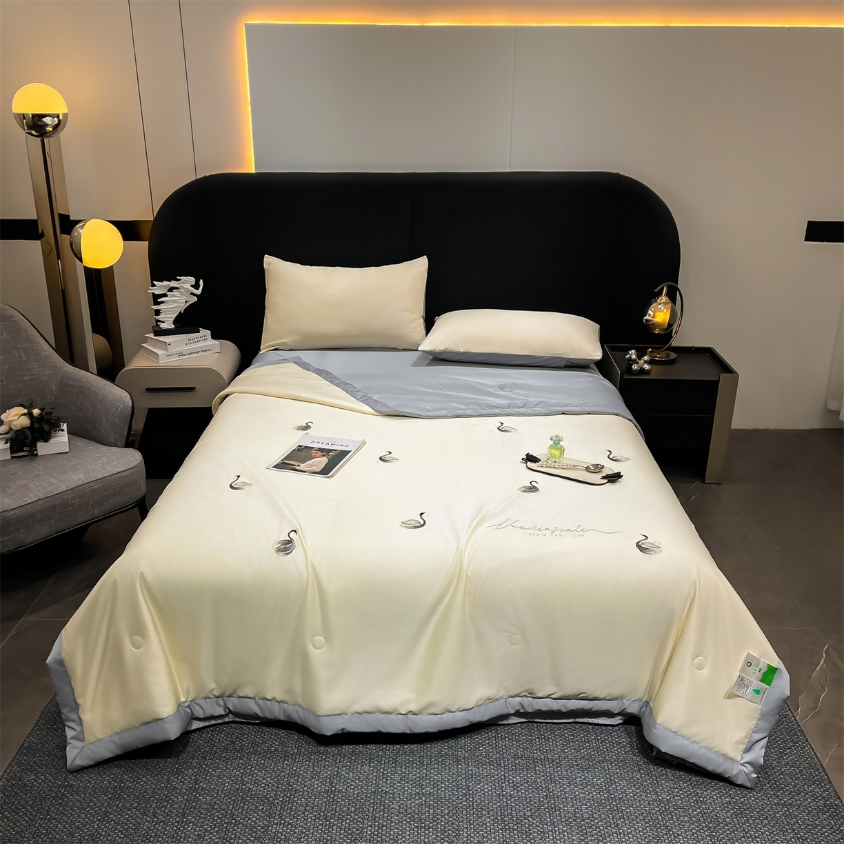 91家纺网 家纺一手货源 找家纺 梵蒂莎 2026新款满绣系列-水洗真丝空调被水洗冰丝夏被四件套夏凉被（需要买家秀，加微信） 天鹅-白灰