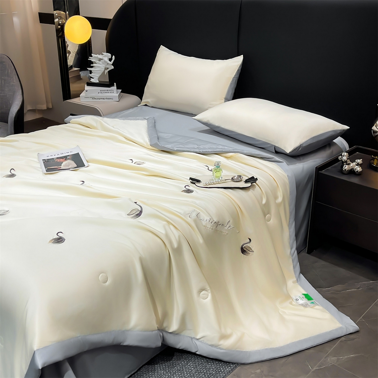 91家纺网 家纺一手货源 找家纺 梵蒂莎 2026新款满绣系列-水洗真丝空调被水洗冰丝夏被四件套夏凉被（需要买家秀，加微信） 天鹅-白灰