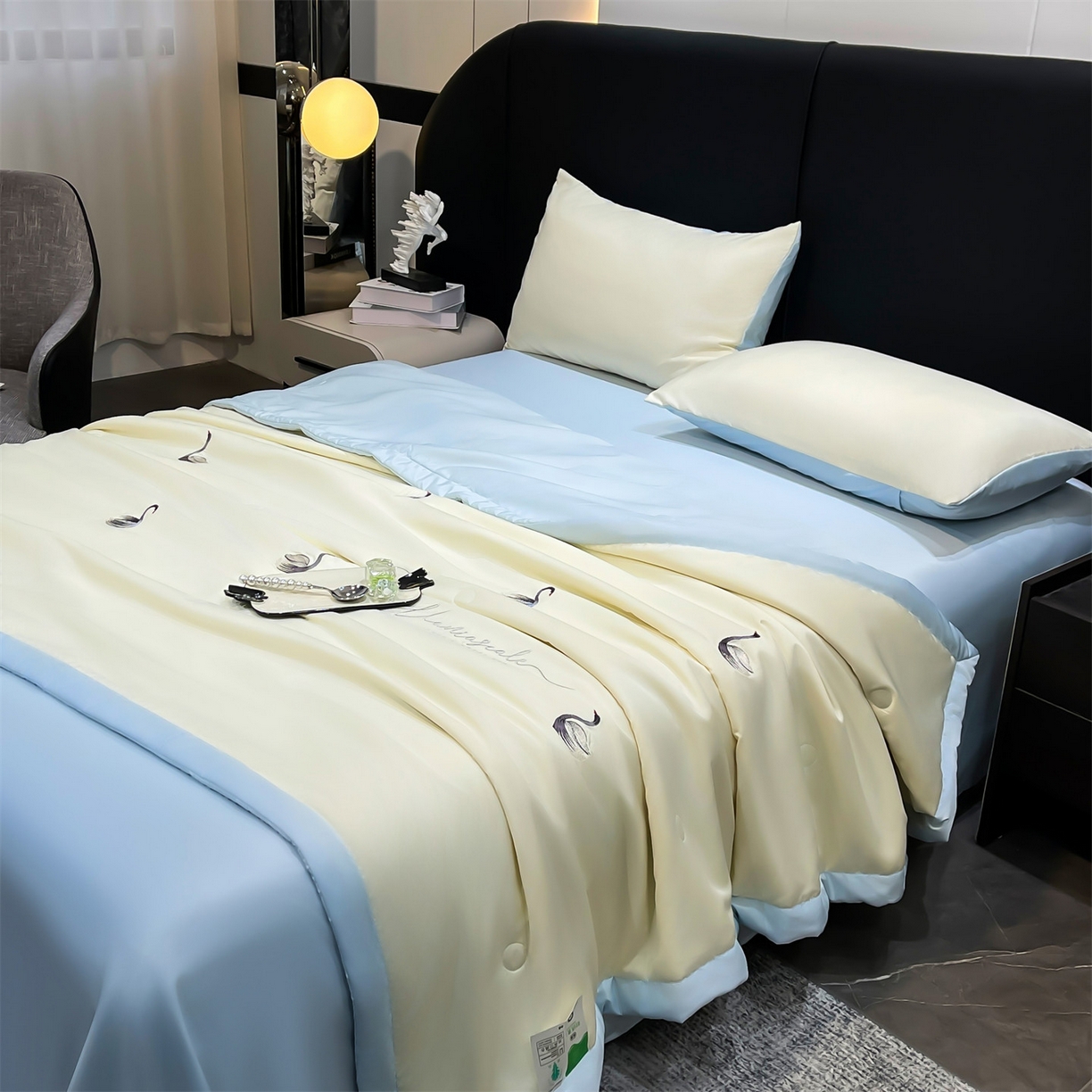 91家纺网 家纺一手货源 找家纺 梵蒂莎 2026新款满绣系列-水洗真丝空调被水洗冰丝夏被四件套夏凉被（需要买家秀，加微信） 天鹅-白蓝