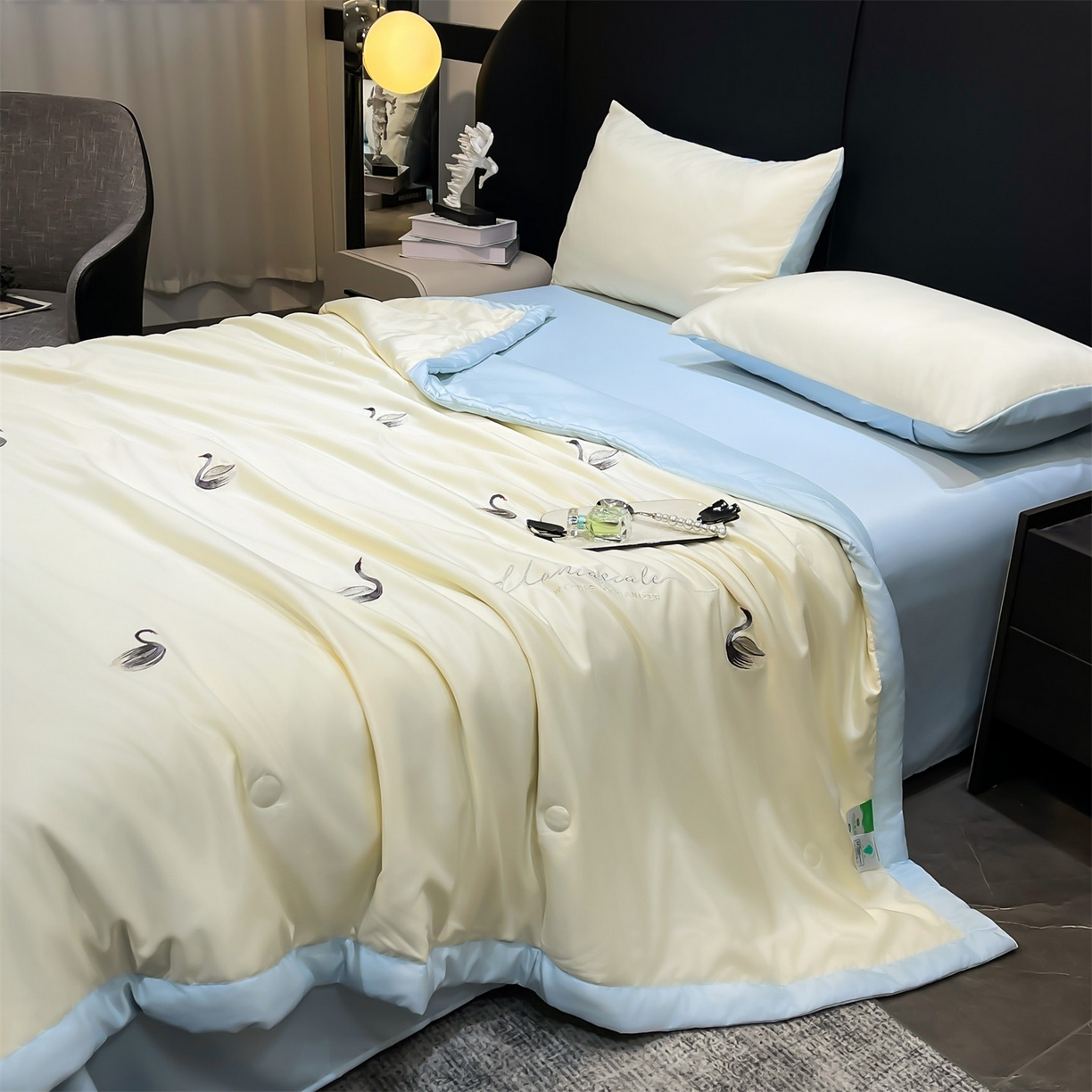 91家纺网 家纺一手货源 找家纺 梵蒂莎 2026新款满绣系列-水洗真丝空调被水洗冰丝夏被四件套夏凉被（需要买家秀，加微信） 天鹅-白蓝