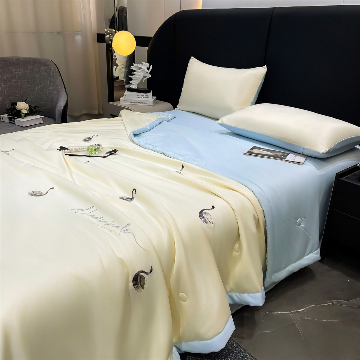 91家纺网 家纺一手货源 找家纺 梵蒂莎 2026新款满绣系列-水洗真丝空调被水洗冰丝夏被四件套夏凉被（需要买家秀，加微信） 天鹅-白蓝