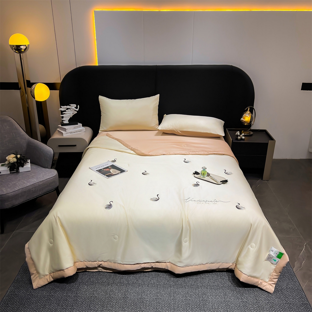 91家纺网 家纺一手货源 找家纺 梵蒂莎 2026新款满绣系列-水洗真丝空调被水洗冰丝夏被四件套夏凉被（需要买家秀，加微信） 天鹅-白香槟