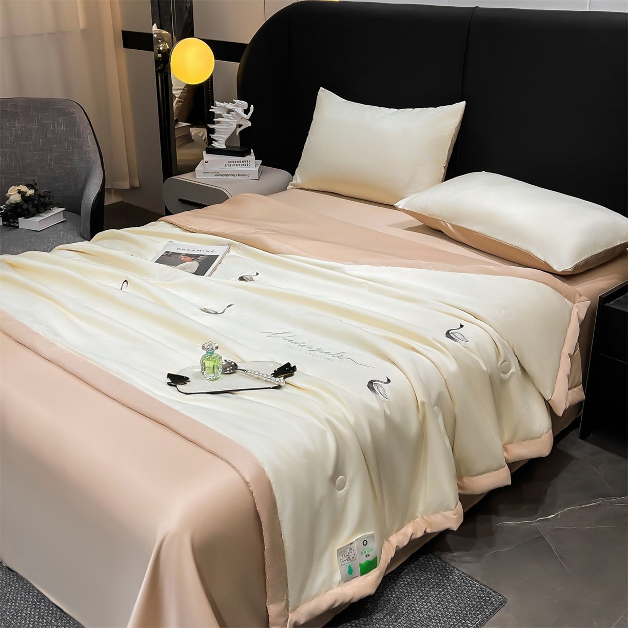 91家纺网 家纺一手货源 找家纺 梵蒂莎 2026新款满绣系列-水洗真丝空调被水洗冰丝夏被四件套夏凉被（需要买家秀，加微信） 天鹅-白香槟