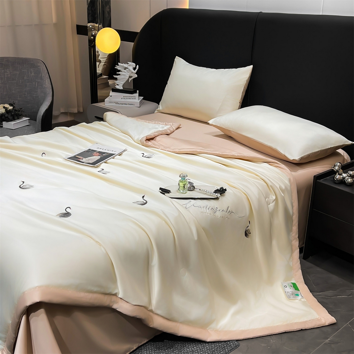 91家纺网 家纺一手货源 找家纺 梵蒂莎 2026新款满绣系列-水洗真丝空调被水洗冰丝夏被四件套夏凉被（需要买家秀，加微信） 天鹅-白香槟